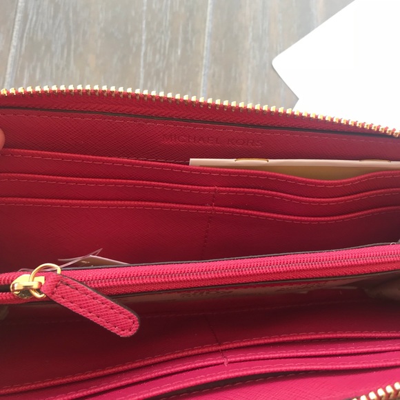 LAST 1 Michael Kors Lipstick Hattie Zip Wallet - Picture 4 of 8